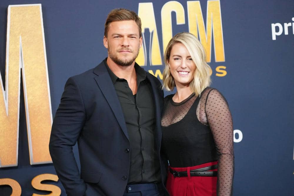 Alan Ritchson dan Istri Berpisah Usai 20 Tahun Menikah, Ini Faktanya!