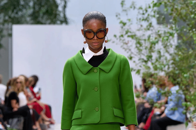 Michael Kors Bikin Gaya 60-an Tampil Fresh dan Chic untuk SS27