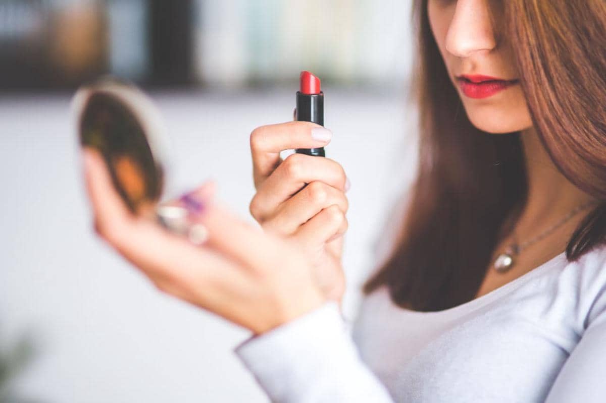 7 Rekomendasi Lip Bullet Lokal yang Simpel dan Travel Friendly