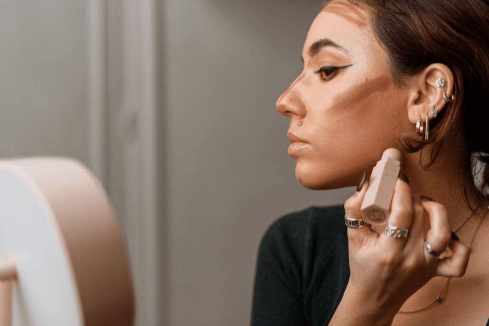 Cara pakai Highlighter dan Contour untuk Kulit Olive