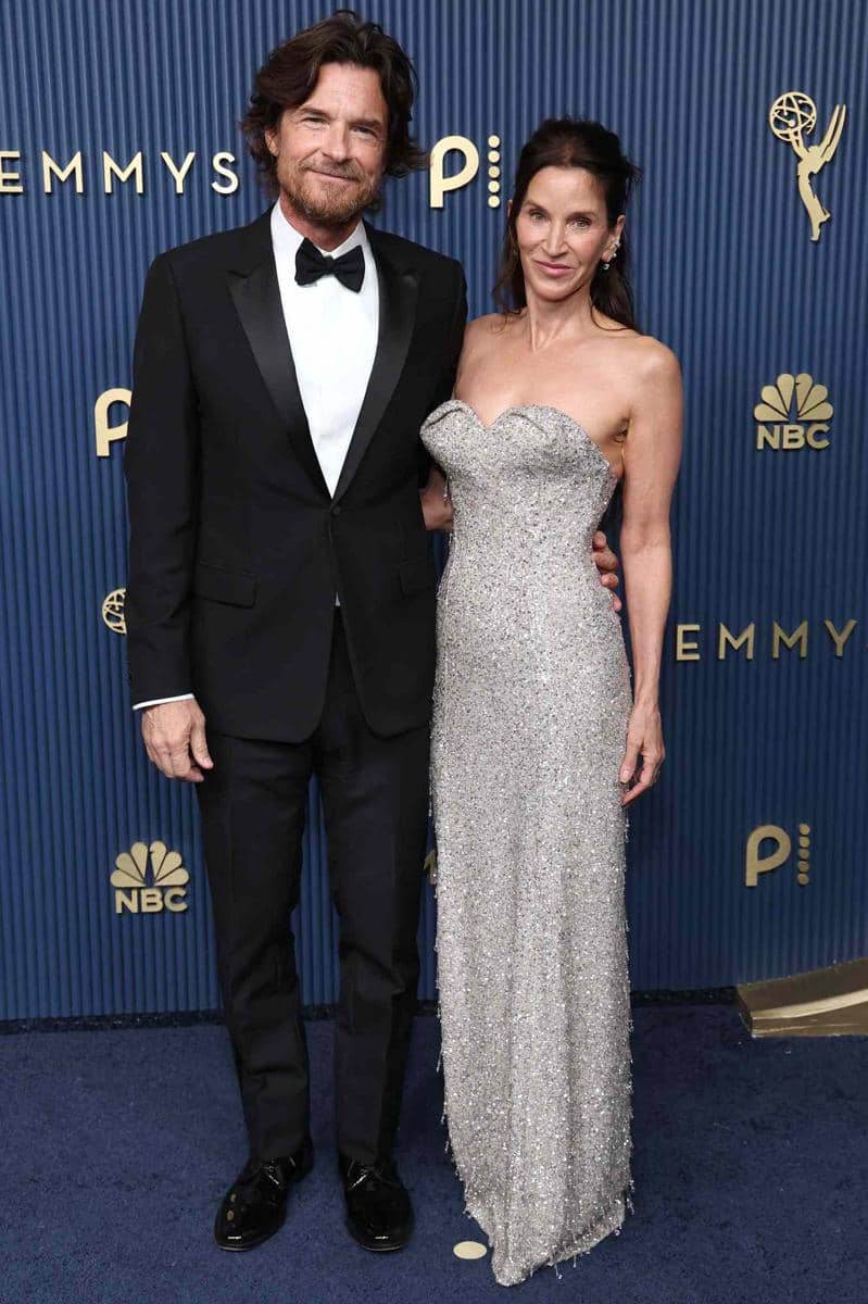 Jason-Bateman-and-Amanda-Anka-091426-emmys-c9c3626ade0e4a79a3d06474212f5976.jpg