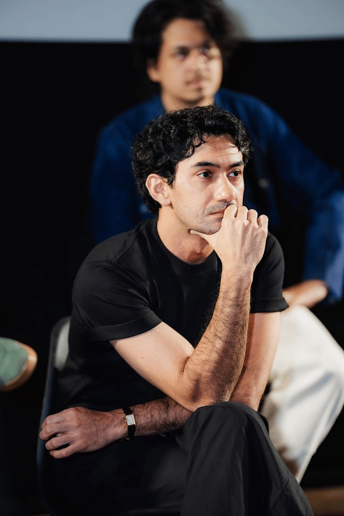 Reza Rahadian, pemeran Biru Laut, berbicara dalam konferensi pers peluncuran trailer dan poster film Laut Bercerita.