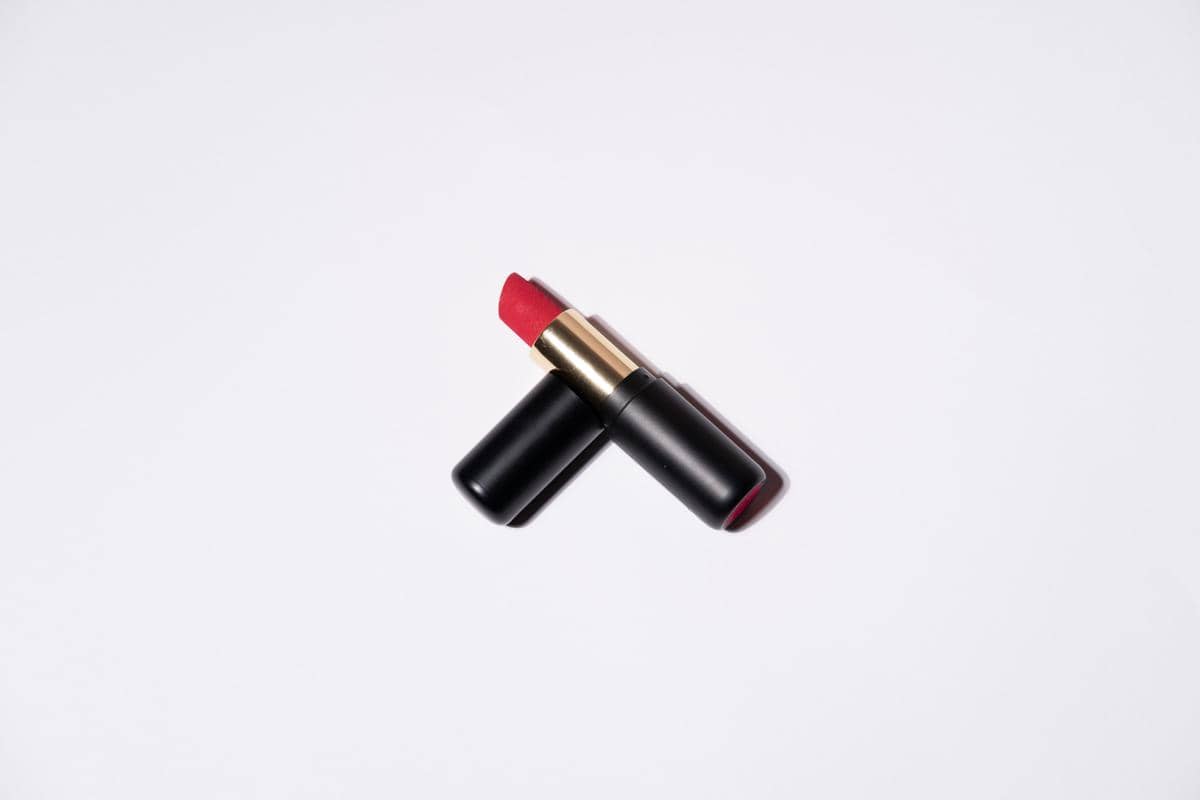 5 Tips agar Tampilan Lipstik Matte Tidak Crack
