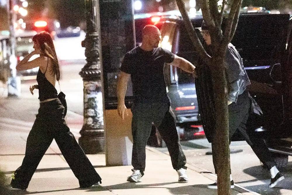 Dakota Johnson dan Machine Gun Kelly