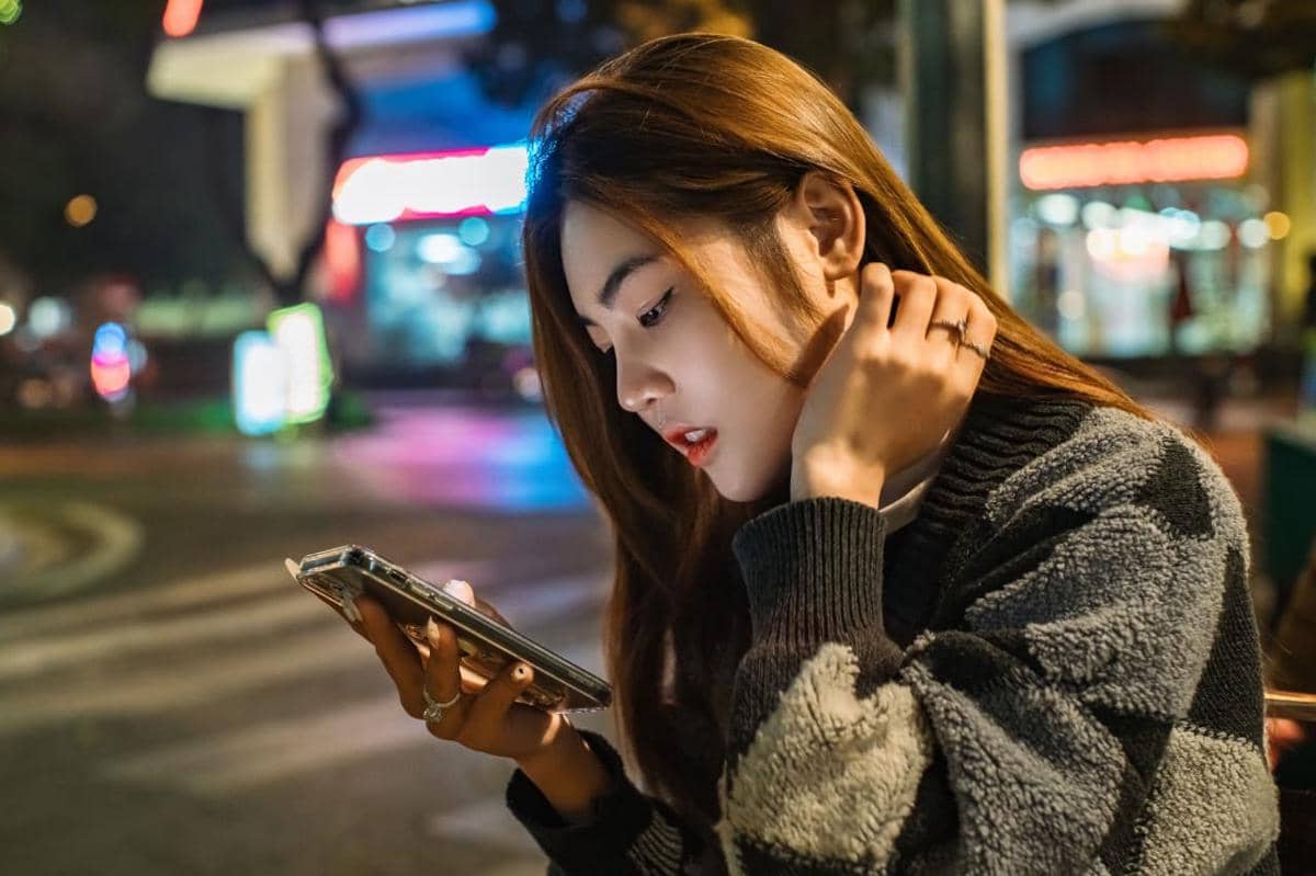 7 Cara Mengurangi Doomscrolling agar Pikiran Lebih Tenang