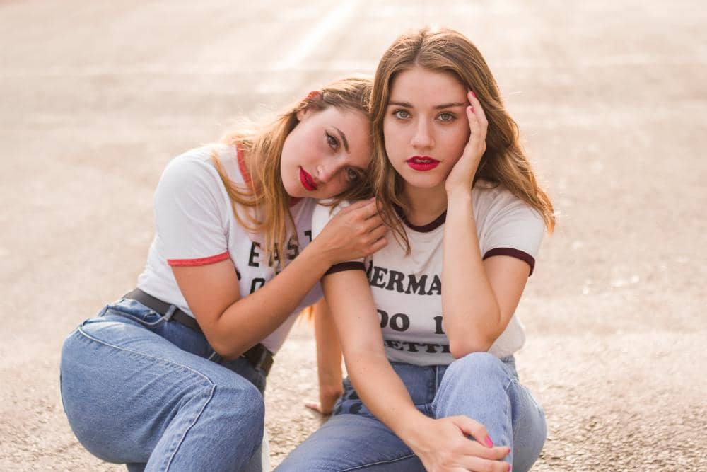Frenemies Adalah Teman atau Musuh? Ini Tipe dan Cara Mengatasinya