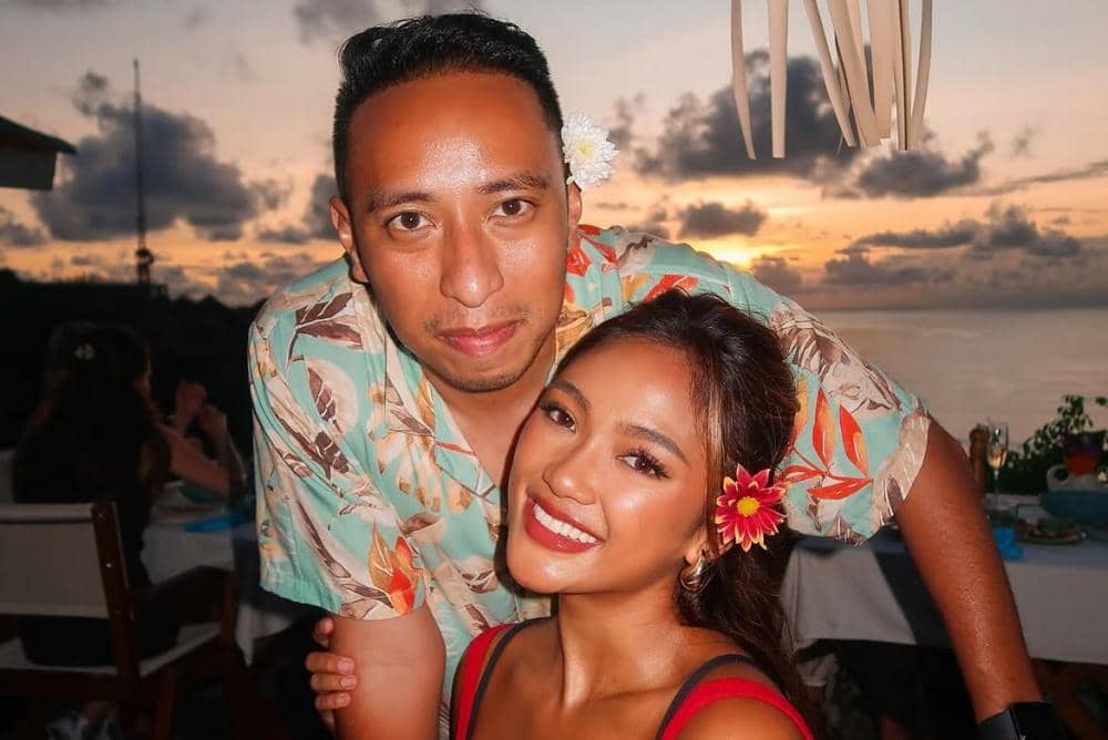 Kisah Cinta Marion Jola dan Dennis Talakua