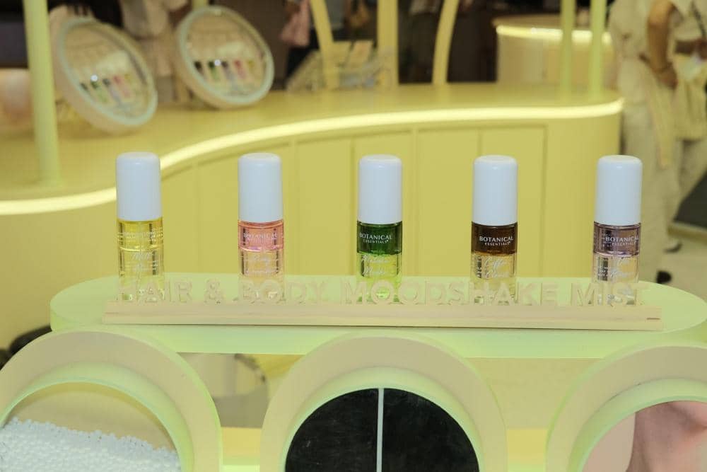 Opsi 1 - [Ki-Ka] Lima Varian Aroma Gourmand Botanical Essentials Hair & Body Moodshake Mist yang Terinspirasi dari Camilan Kekinian, yaitu Milk Bun, Berry Crumble, Matcha Mochi, Coffee Cloud, Ube Basque..JPG