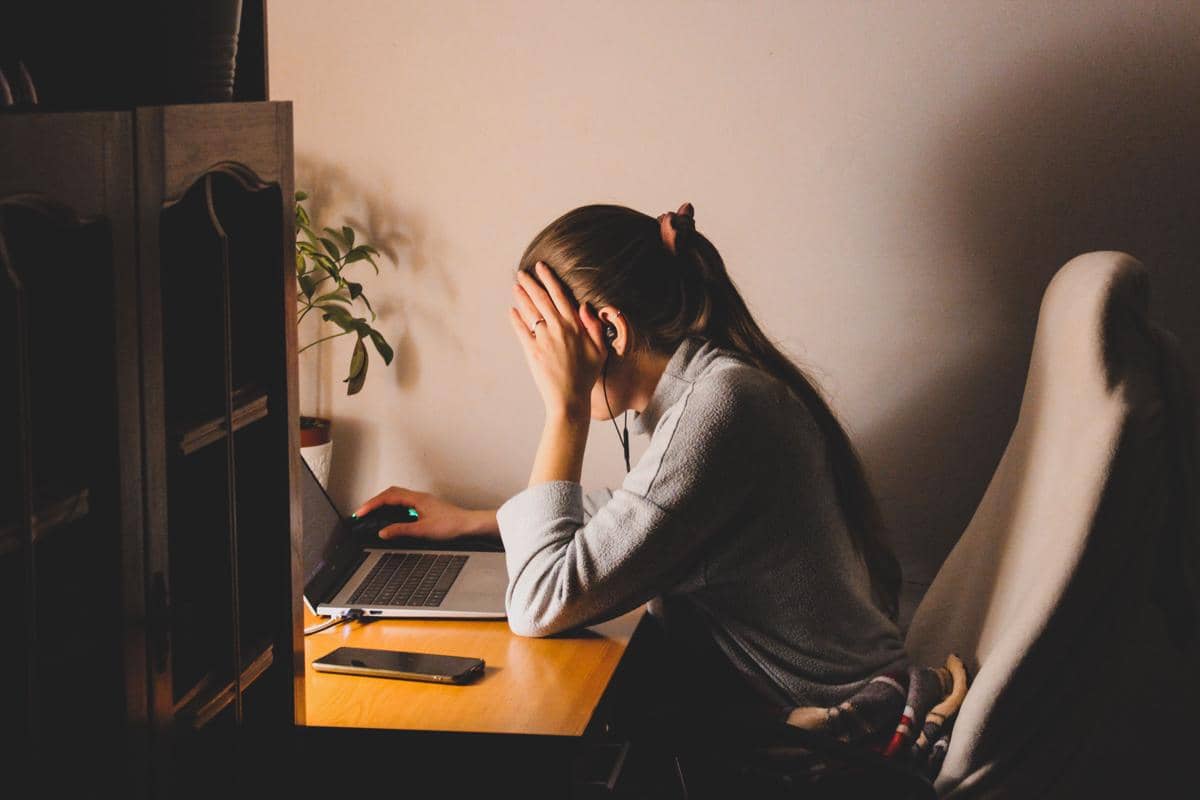5 Cara Sederhana Mengurangi Kebiasaan Duduk Terlalu Lama