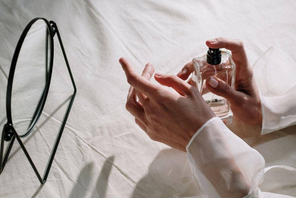 Kenapa Wangi Parfum Berubah Setelah Dipakai