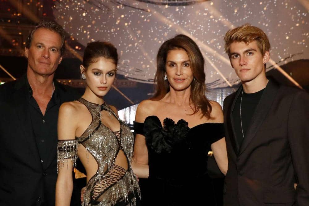 7 Fakta Keluarga Kaia Gerber, Kehilangan Sang Kakak di Usia 27 Tahun