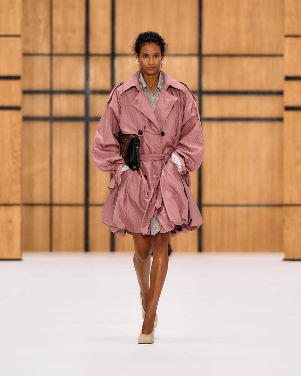 Burberry Summer 2027 Show Runway Fronts - Look 1.jpg
