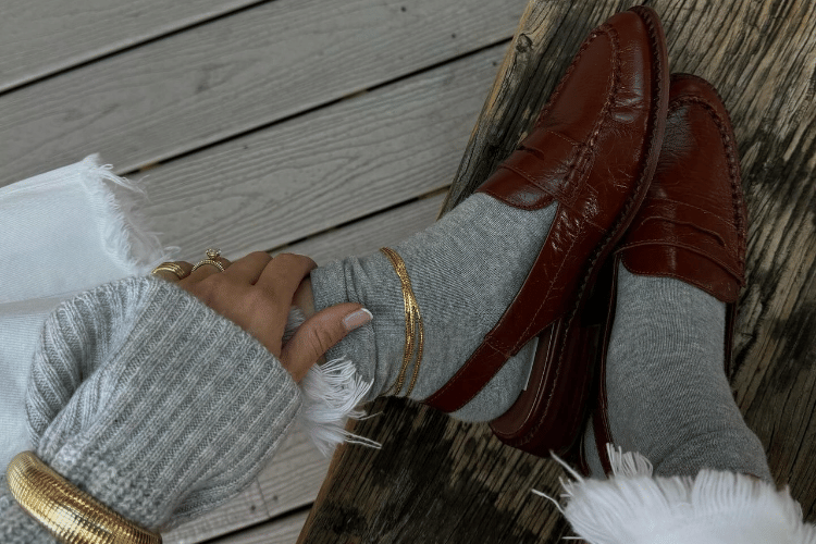 7 Warna Kaus Kaki yang Cocok dengan Celana Putih