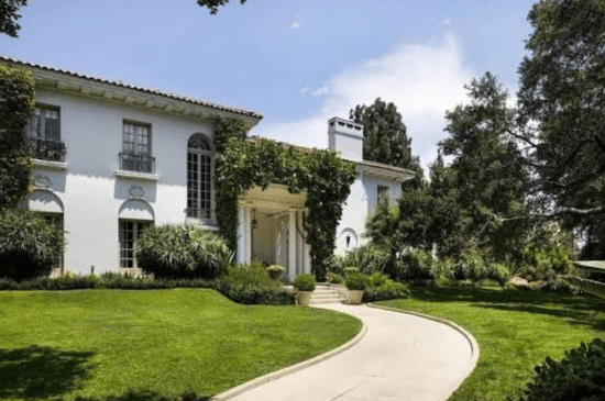 Angelina Jolie Jual Rumah Mewah di Los Angeles