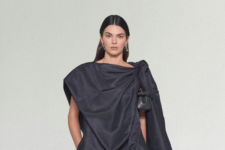 Bottega Veneta Tampilkan Intrecciato hingga Fringe yang Ringan di SS27