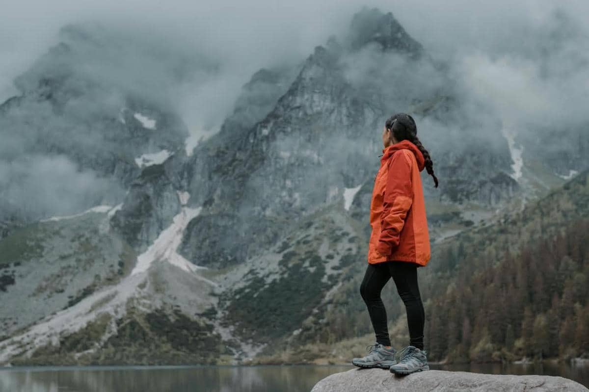 9 Sepatu Hiking Wanita Waterproof, Nyaman di Berbagi Medan