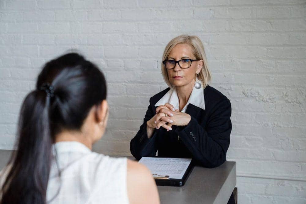 Biar Nggak Makan Hati, Ini 7 Cara Menghadapi Rekan Kerja yang Bossy!