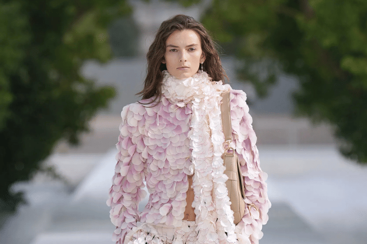 Dior Spring/Summer 2027 Tampilkan Sisi Romantis dan Sedikit Gloomy