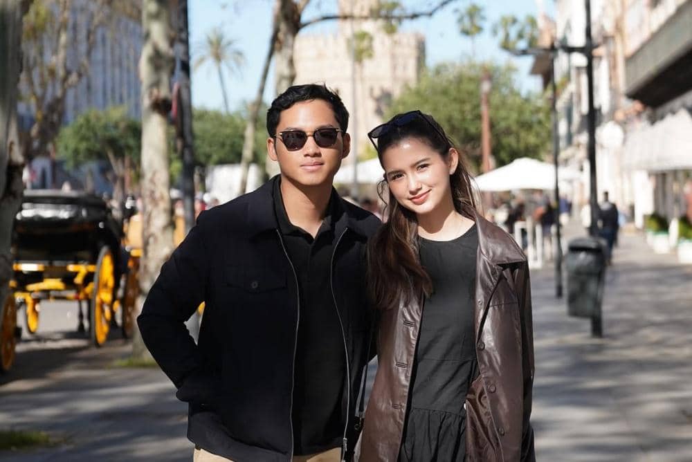 Azriel dan Sarah Menzel