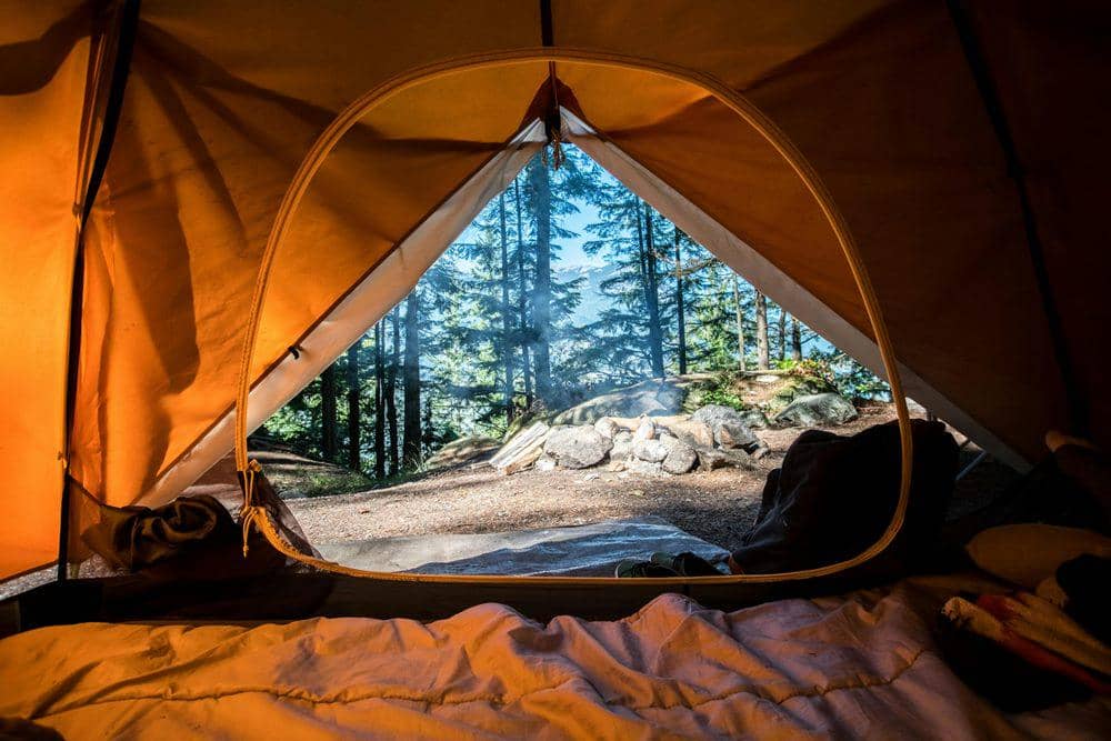 Tips Menentukan Posisi Tenda Saat Berkemah Agar Aman dan Nyaman