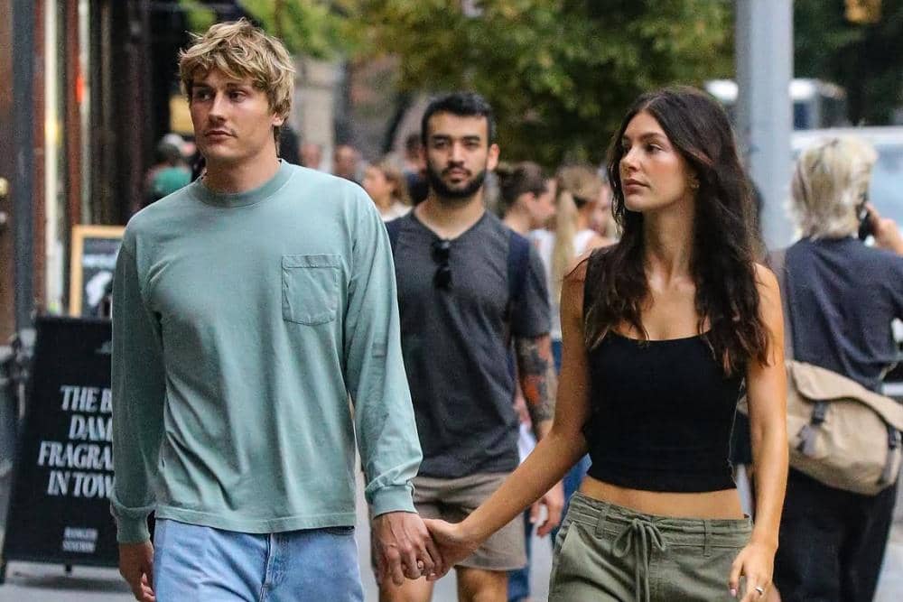 Camila Morrone dan Cole Bennett