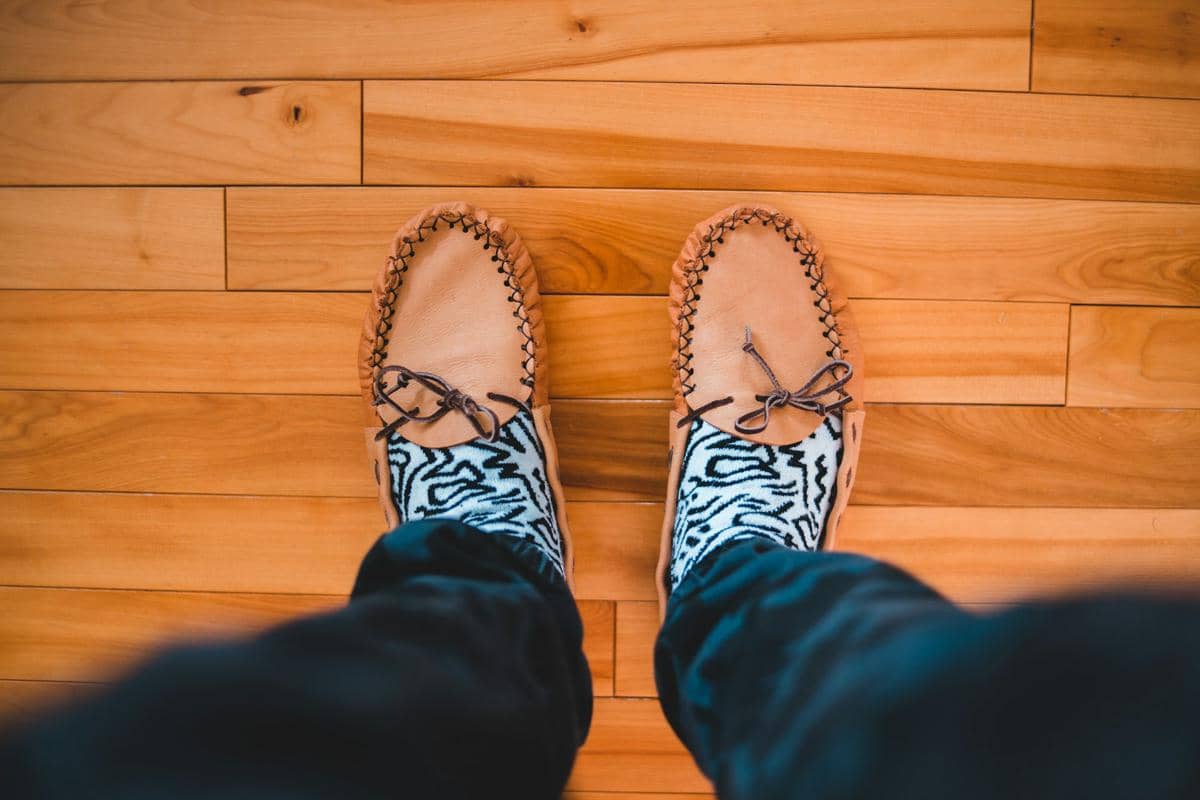 ilustrasi sepatu moccasins