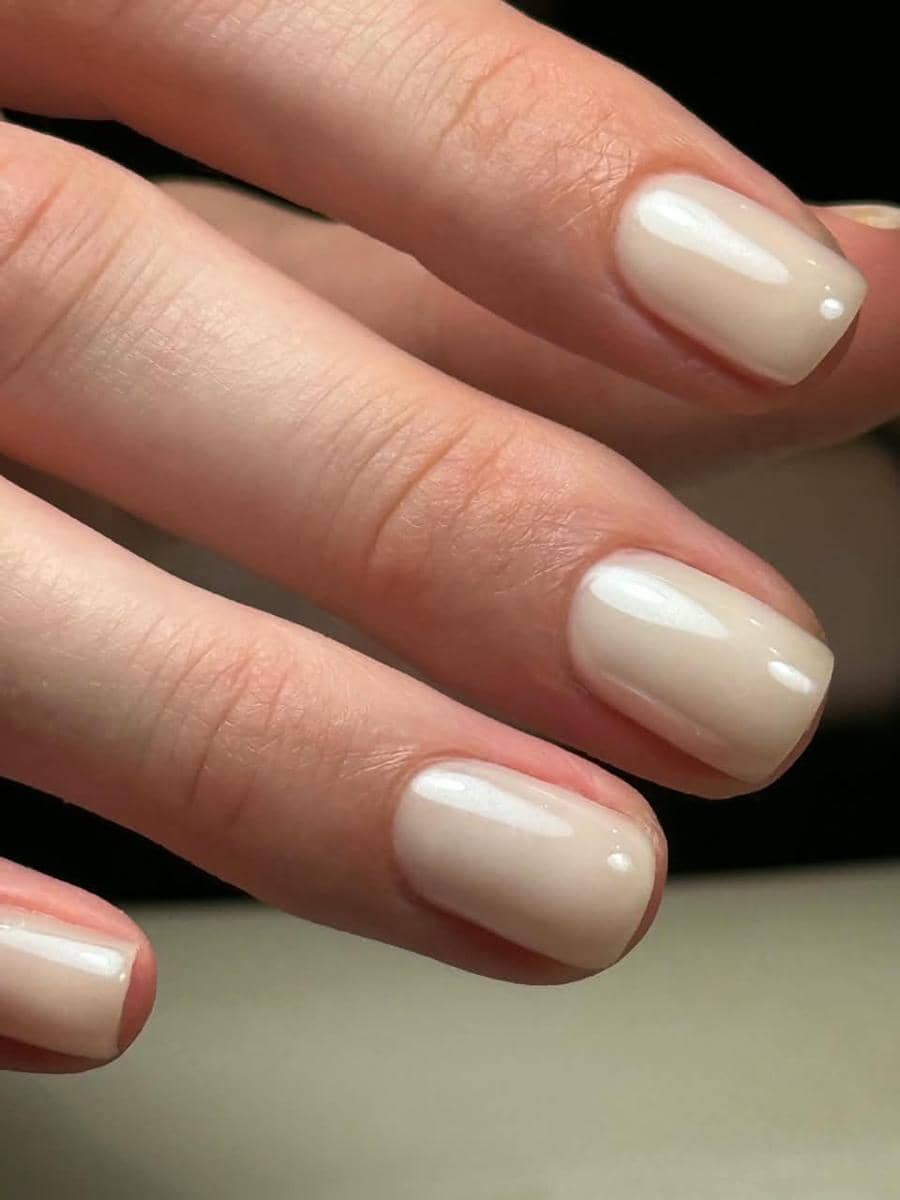 tren coconut latte nails a la Anne Hathaway