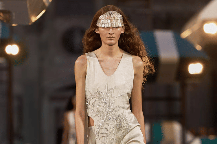 Louis Vuitton SS27 Bawa Gaya Futuristik yang Lebih Effortless