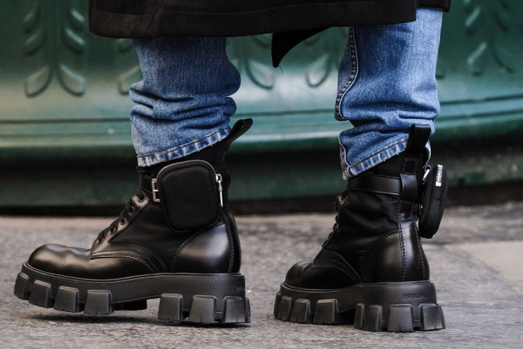 6 Rekomendasi Sepatu Boots Prada Terbaru 2026