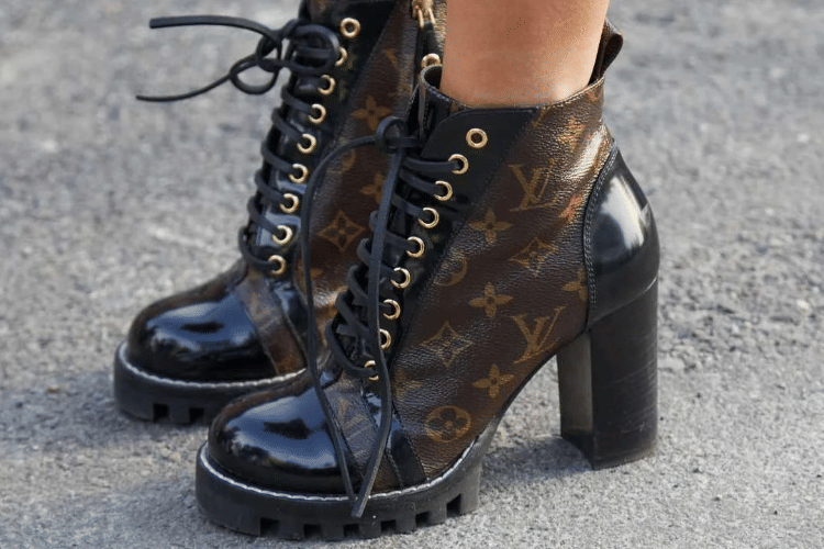 8 Rekomendasi Sepatu Boots Louis Vuitton, Cek Sebelum Beli!