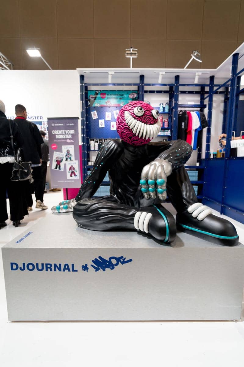 Day 2 Sculpture by Darbotz at DJOURNAL booth.JPG