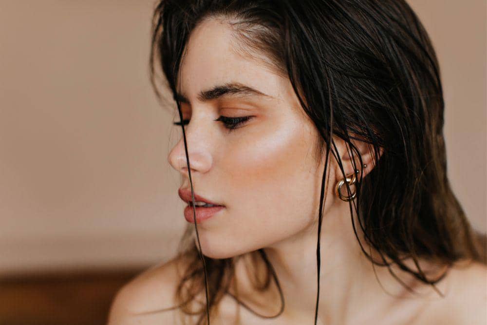 Ini Warna Makeup Terbaik untuk Pemilik Warm Undertone