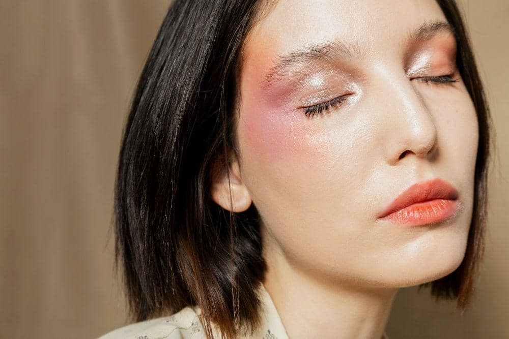 Ini Warna Makeup Terbaik untuk Pemilik Warm Undertone