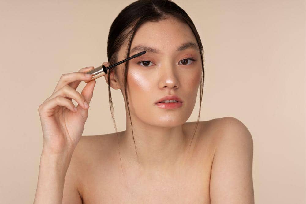 Ini Warna Makeup Terbaik untuk Pemilik Warm Undertone, Bikin Glowing
