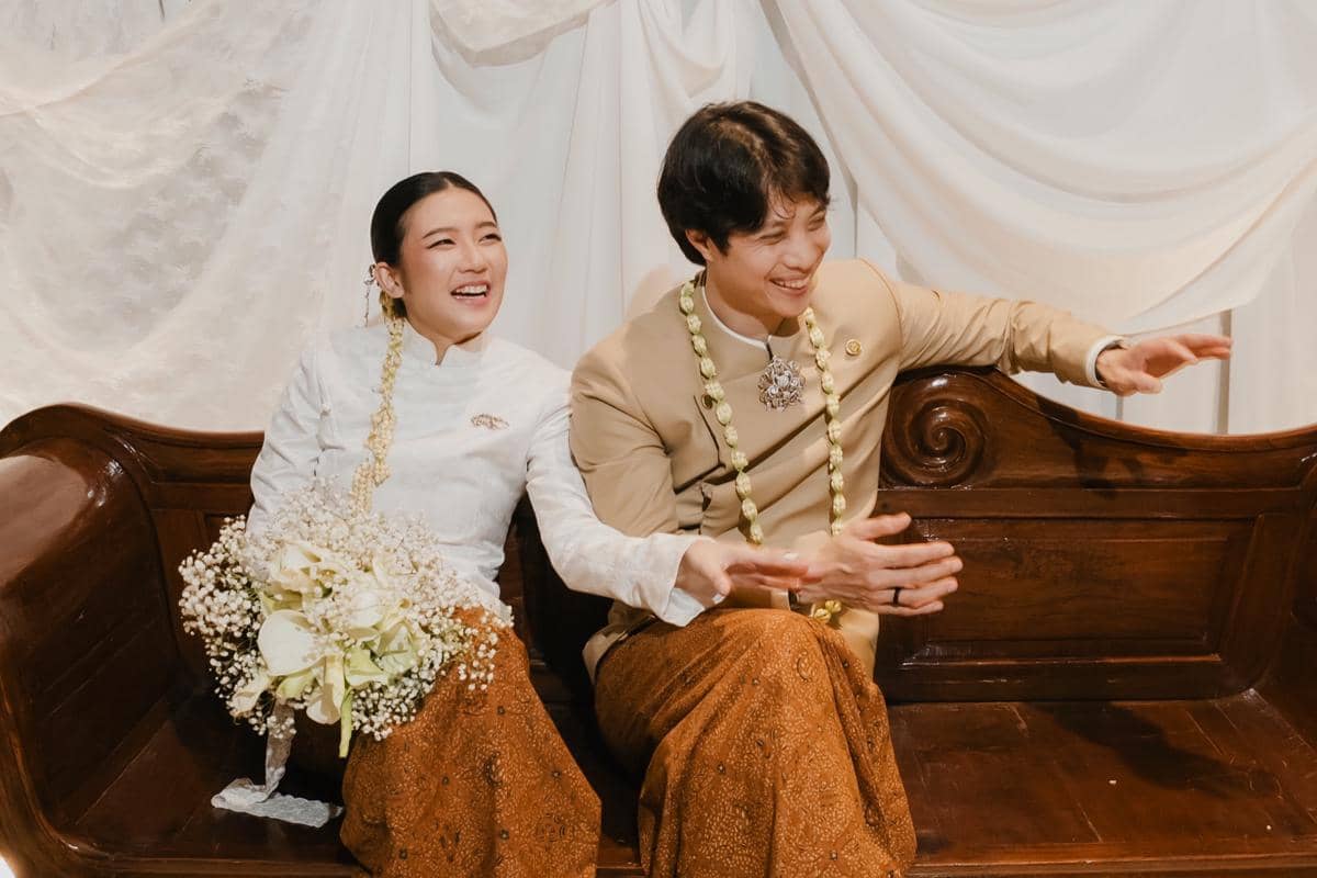 9 Potret Pernikahan Dikta dan Rachel Florencia, Kental Nuansa Jawa