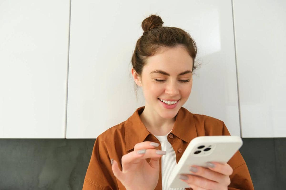 Apa Itu Bloomscrolling? Tren Positif Pengganti Doomscrolling