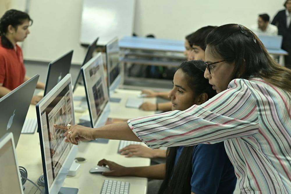 10 Skill yang Dicari Perusahaan di Era AI, Bukan Cuma Jago Teknologi!