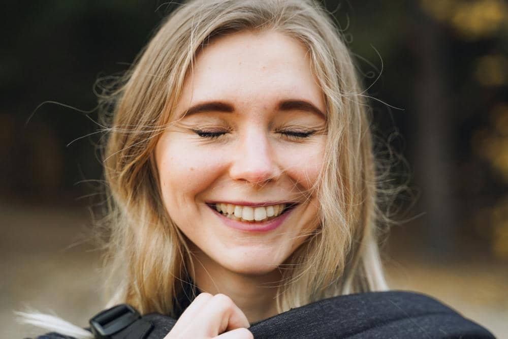 7 Cara Menghilangkan Smile Line, Mulai dari Rutin Pakai Sunscreen!