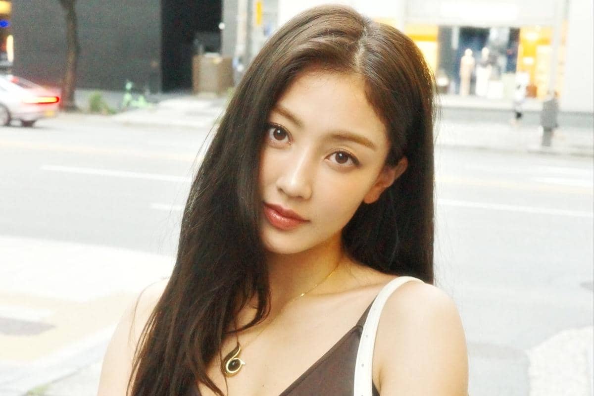 Potret Jihyo, anggota grup K-pop TWICE, yang dikreditkan dari unggahan akun Instagram @_zyozyo.