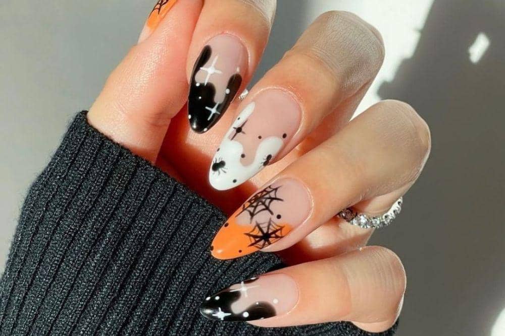 11 Inspirasi Nail Art Bertema Halloween, Spooky tapi Tetap Estetik!