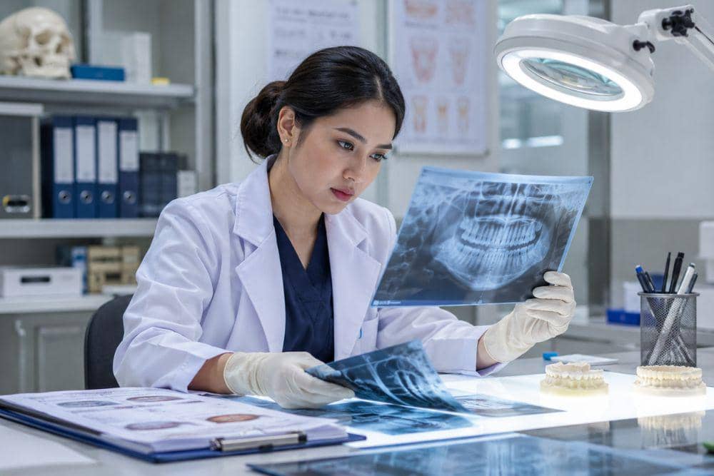 5 Spesialisasi Dokter yang Jarang Dilirik dan Langka