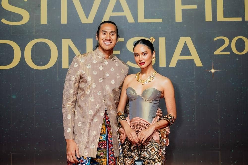 Kisah Cinta Sean Gelael dan Hana Malasan, Kini Siap Menikah!