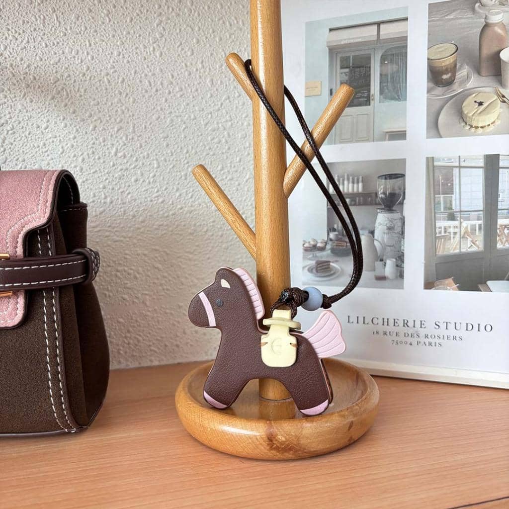 rekomendasi bag charm lucu untuk menghias tas