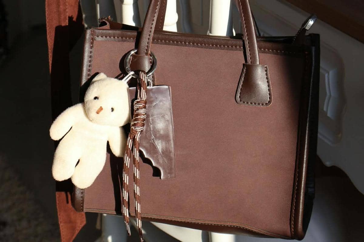 7 Rekomendasi Bag Charm Lucu untuk Menghias Tas, Bikin Gemas!