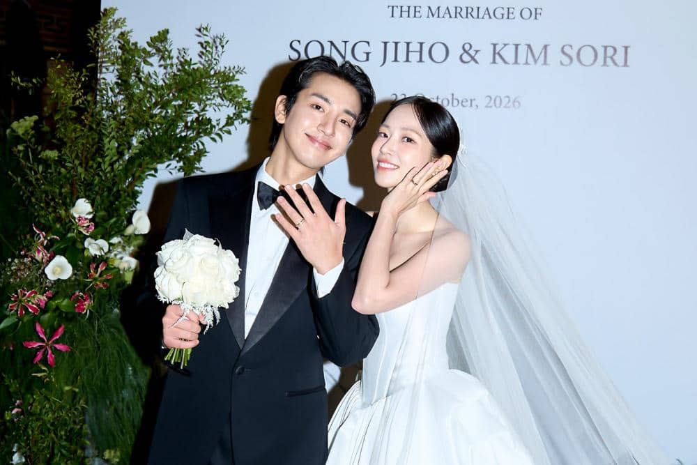 9 Potret Pernikahan Song Ji Ho dan Kim So Ri, Ada Anabul Kesayangan!